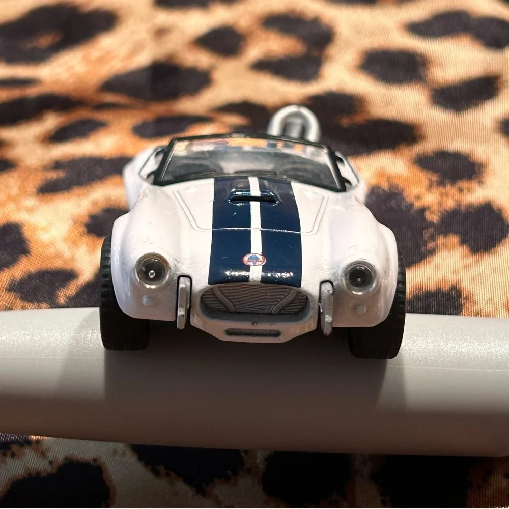 1965 Shelby Cobra S/C 1:32 Scale Diecast Car Model